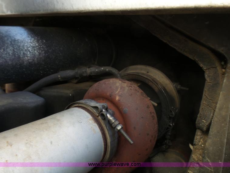 image for item L5406 1990 Mack MR690S grain/silage truck