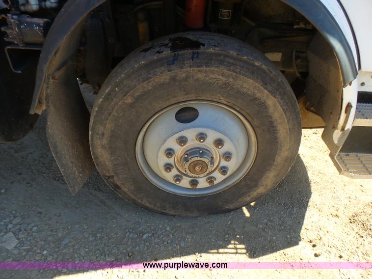 image for item L5406 1990 Mack MR690S grain/silage truck