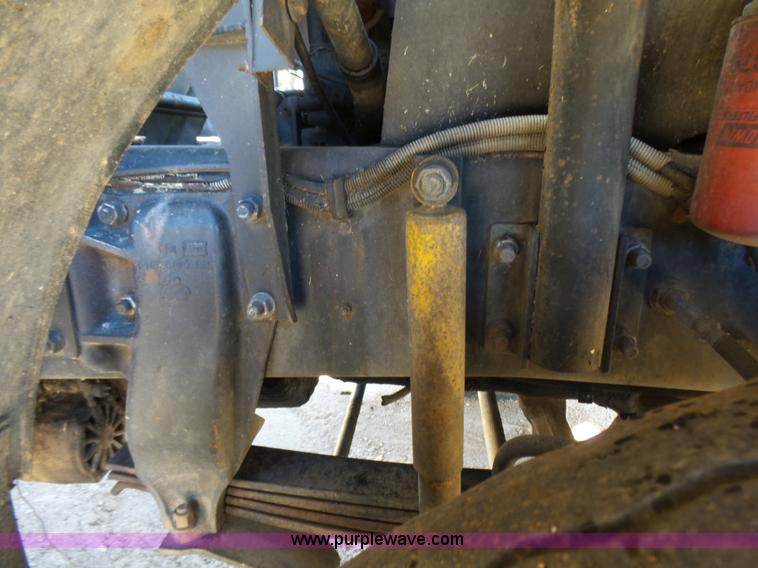 image for item L5406 1990 Mack MR690S grain/silage truck