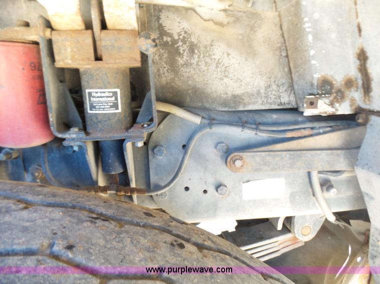 image for item L5406 1990 Mack MR690S grain/silage truck