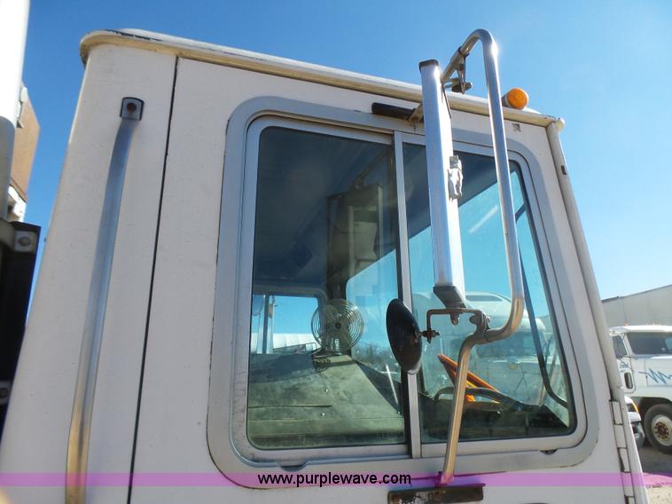 image for item L5406 1990 Mack MR690S grain/silage truck