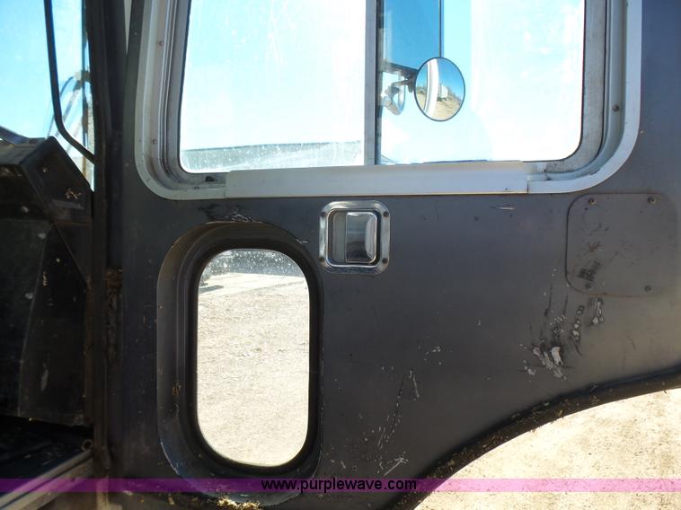 image for item L5406 1990 Mack MR690S grain/silage truck