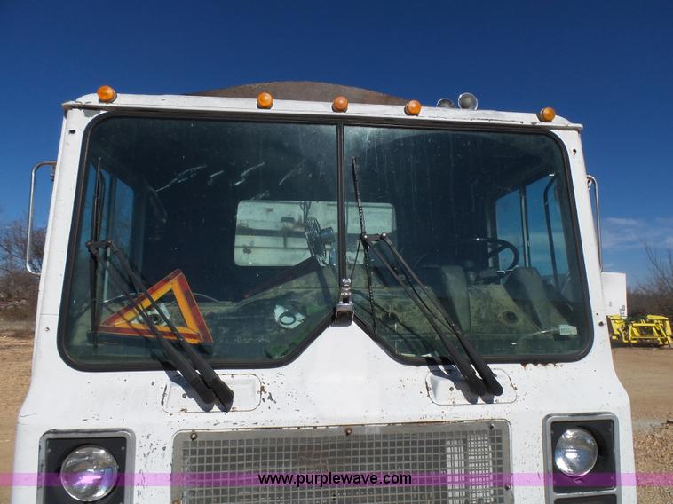 image for item L5406 1990 Mack MR690S grain/silage truck