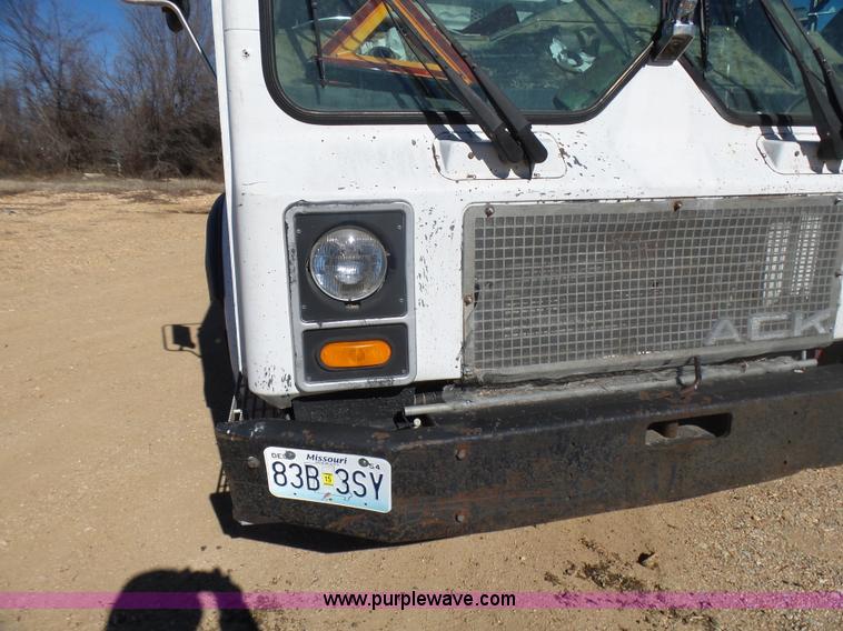 image for item L5406 1990 Mack MR690S grain/silage truck