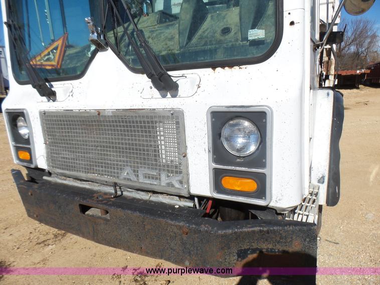 image for item L5406 1990 Mack MR690S grain/silage truck