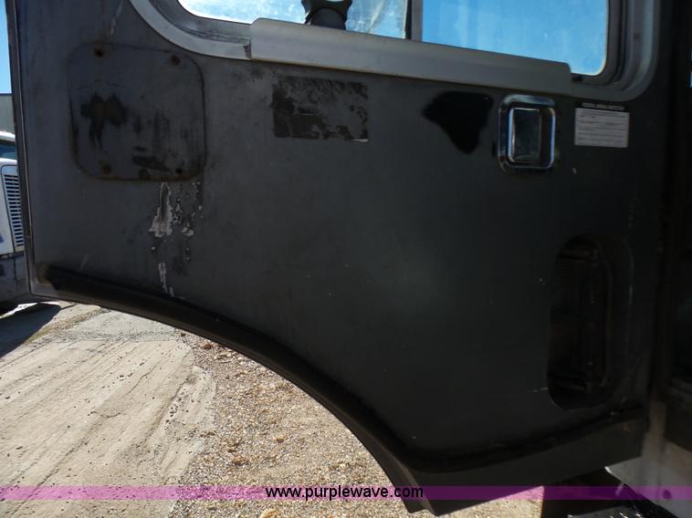 image for item L5406 1990 Mack MR690S grain/silage truck