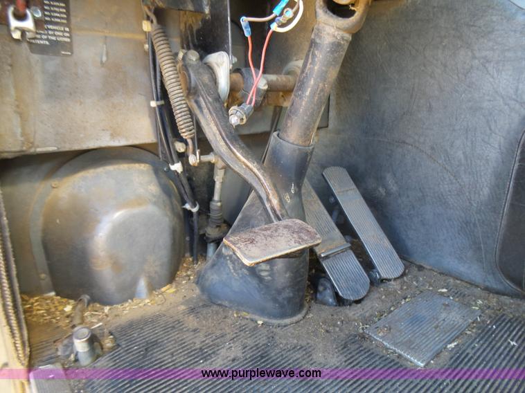 image for item L5406 1990 Mack MR690S grain/silage truck