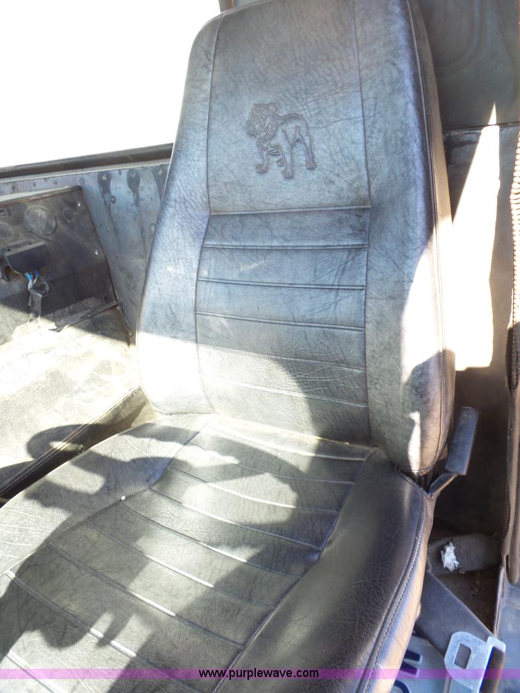 image for item L5406 1990 Mack MR690S grain/silage truck