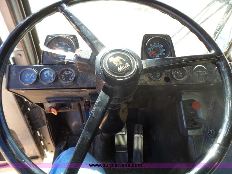 image for item L5406 1990 Mack MR690S grain/silage truck