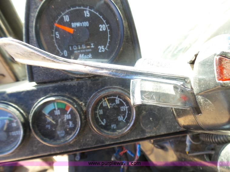 image for item L5406 1990 Mack MR690S grain/silage truck