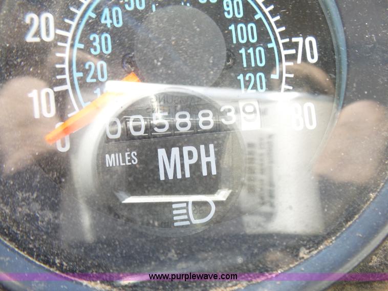 image for item L5406 1990 Mack MR690S grain/silage truck