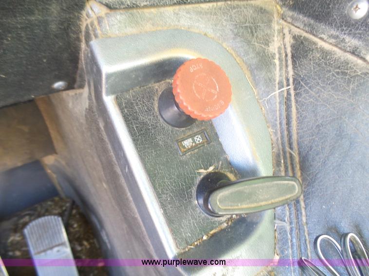 image for item L5406 1990 Mack MR690S grain/silage truck