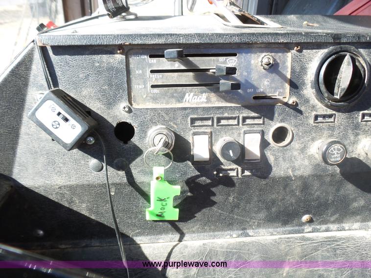 image for item L5406 1990 Mack MR690S grain/silage truck