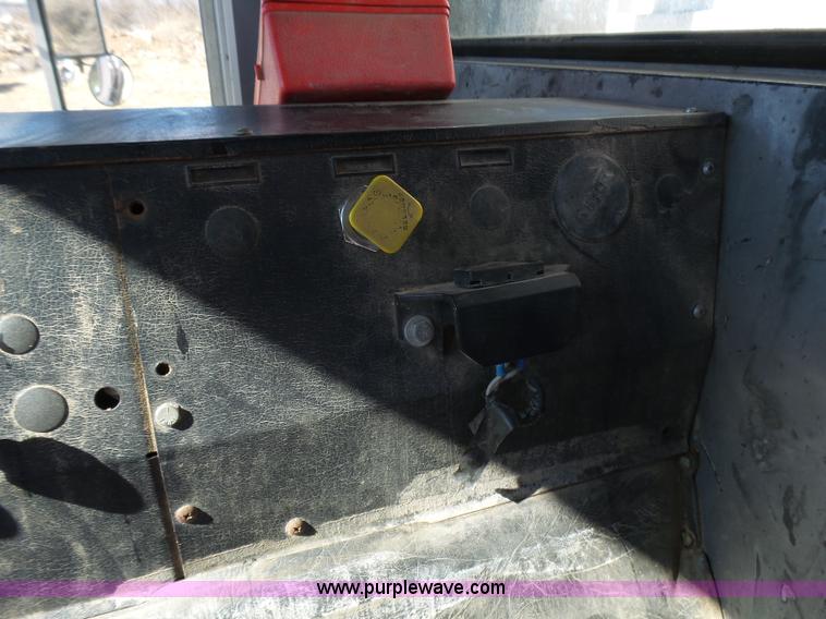 image for item L5406 1990 Mack MR690S grain/silage truck