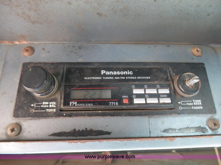 image for item L5406 1990 Mack MR690S grain/silage truck