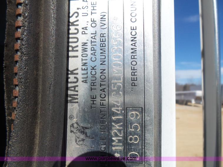 image for item L5406 1990 Mack MR690S grain/silage truck