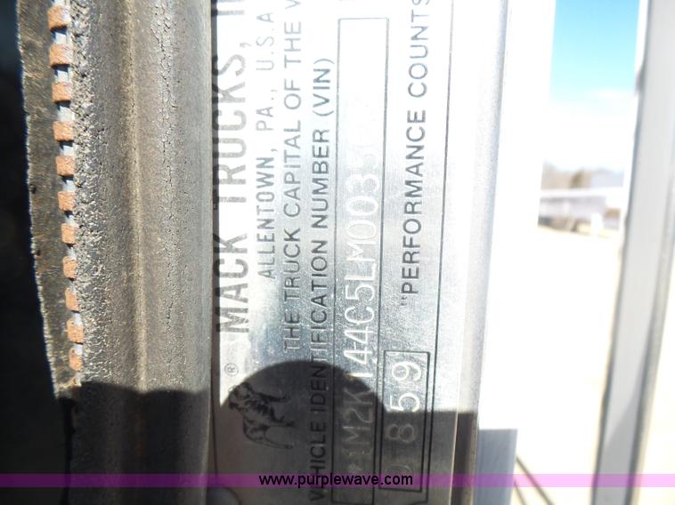 image for item L5406 1990 Mack MR690S grain/silage truck