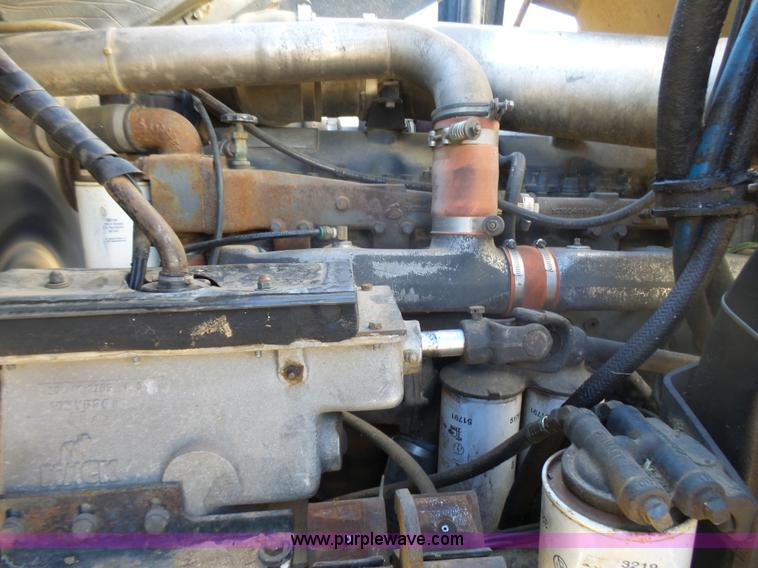 image for item L5406 1990 Mack MR690S grain/silage truck