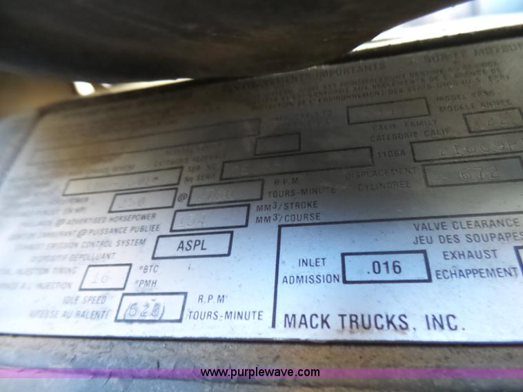image for item L5406 1990 Mack MR690S grain/silage truck