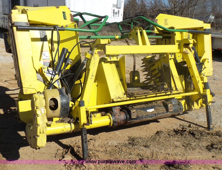 image for item L5408 2006 John Deere 686F rotary head