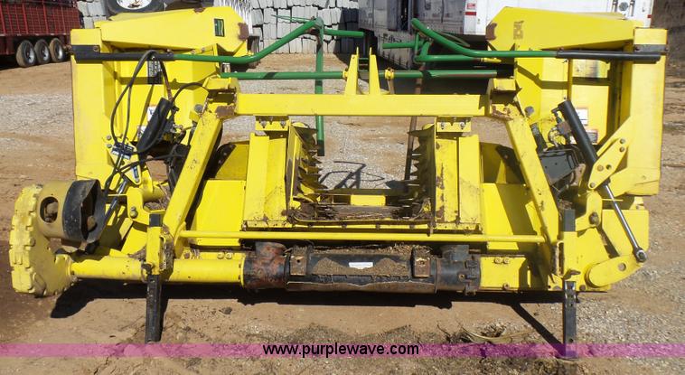 image for item L5408 2006 John Deere 686F rotary head