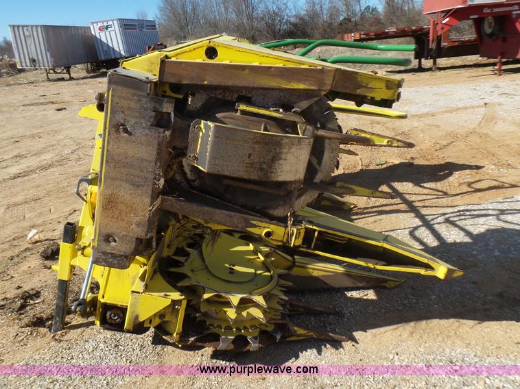 image for item L5408 2006 John Deere 686F rotary head