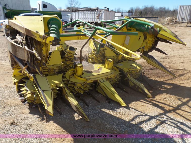 image for item L5408 2006 John Deere 686F rotary head