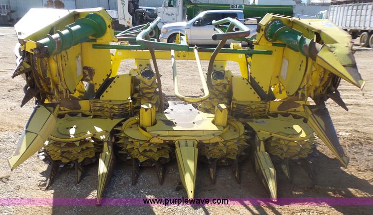 image for item L5408 2006 John Deere 686F rotary head