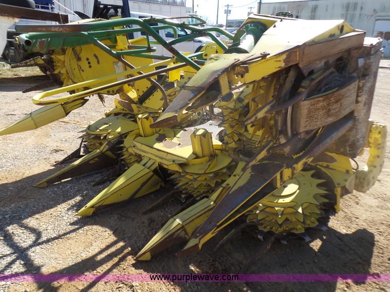 image for item L5408 2006 John Deere 686F rotary head