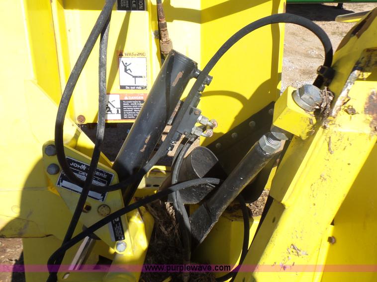 image for item L5408 2006 John Deere 686F rotary head