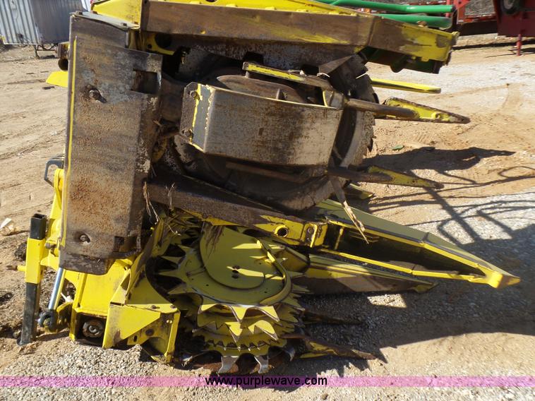 image for item L5408 2006 John Deere 686F rotary head