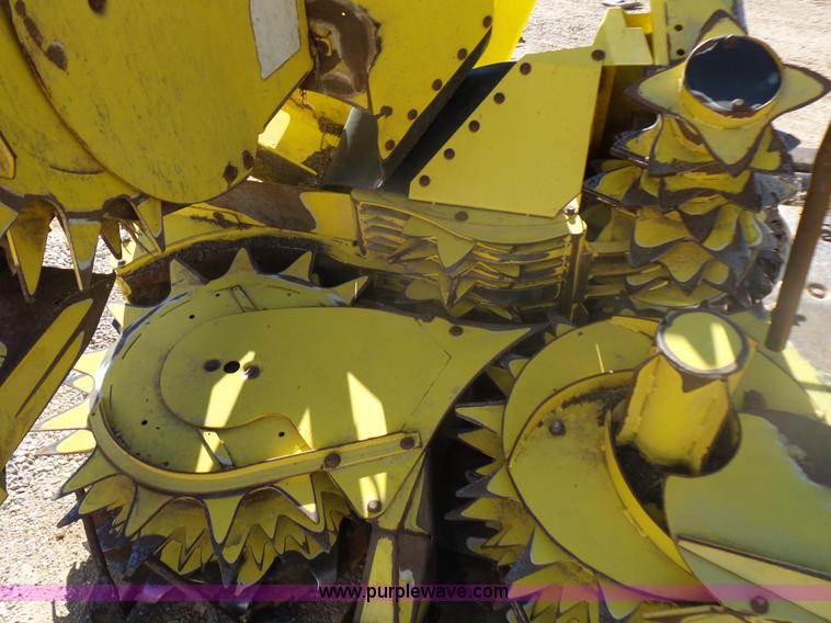 image for item L5408 2006 John Deere 686F rotary head