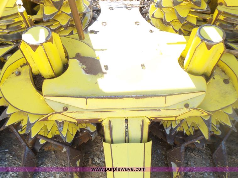 image for item L5408 2006 John Deere 686F rotary head