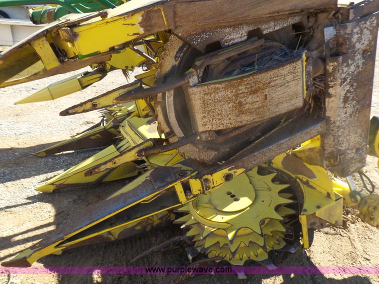 image for item L5408 2006 John Deere 686F rotary head