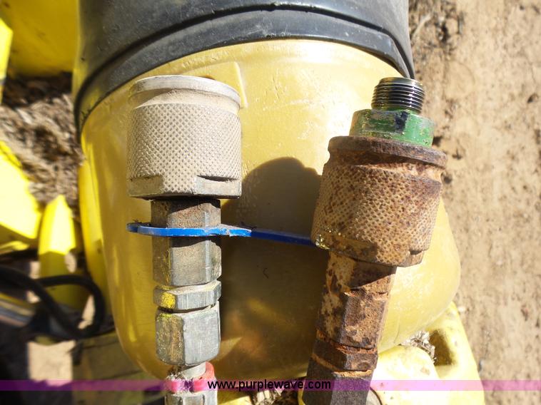 image for item L5408 2006 John Deere 686F rotary head