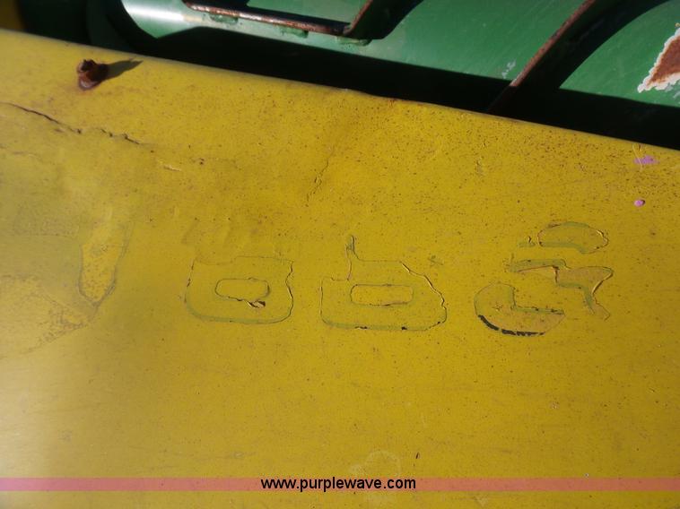 image for item L5408 2006 John Deere 686F rotary head