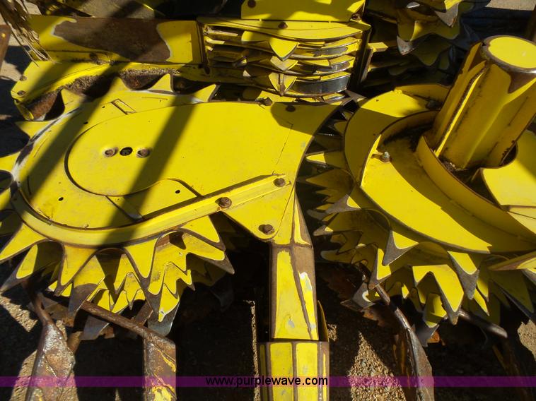 image for item L5408 2006 John Deere 686F rotary head