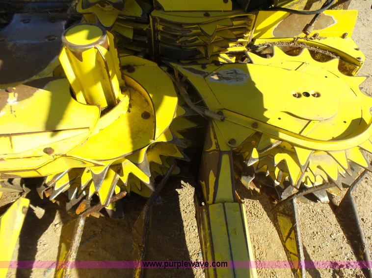 image for item L5408 2006 John Deere 686F rotary head