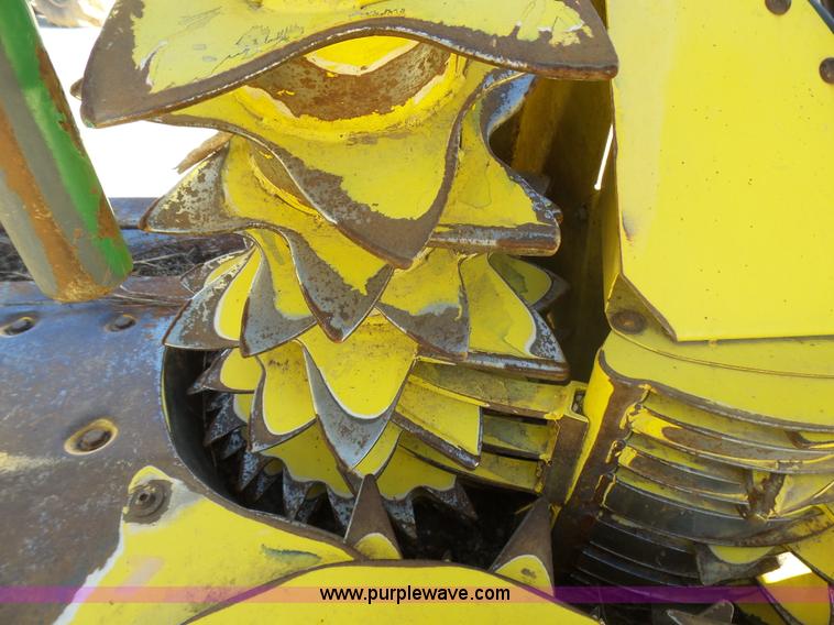 image for item L5408 2006 John Deere 686F rotary head