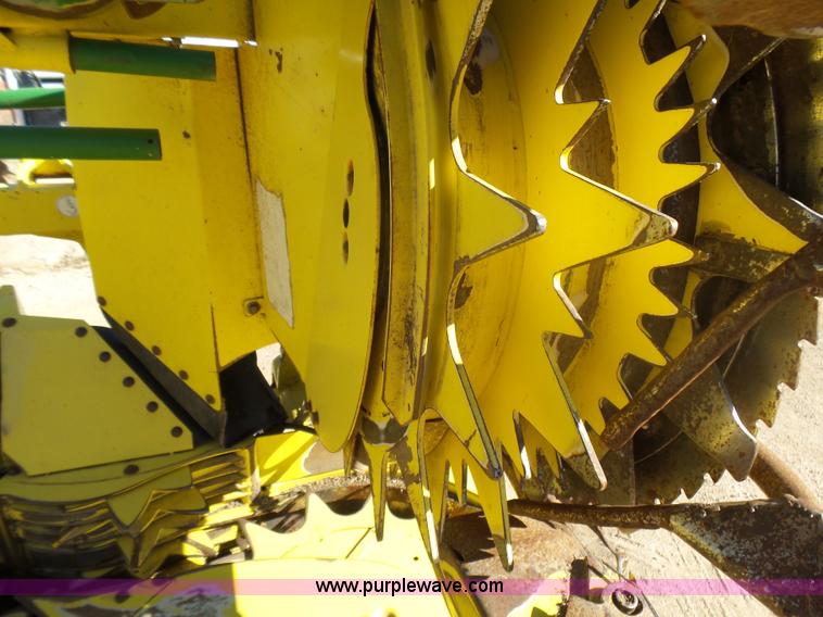 image for item L5408 2006 John Deere 686F rotary head