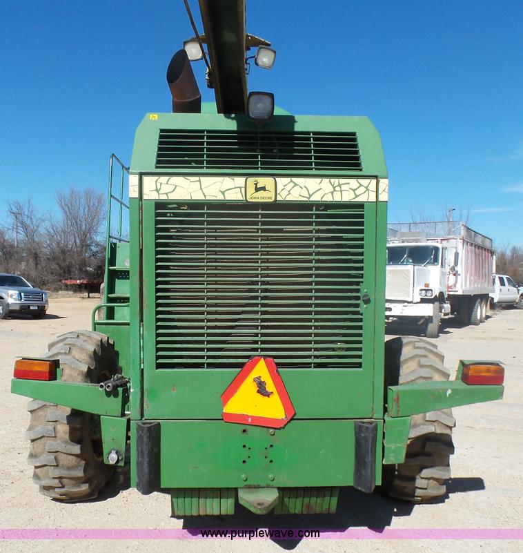 image for item L5409 1998 John Deere 6750 forage harvester