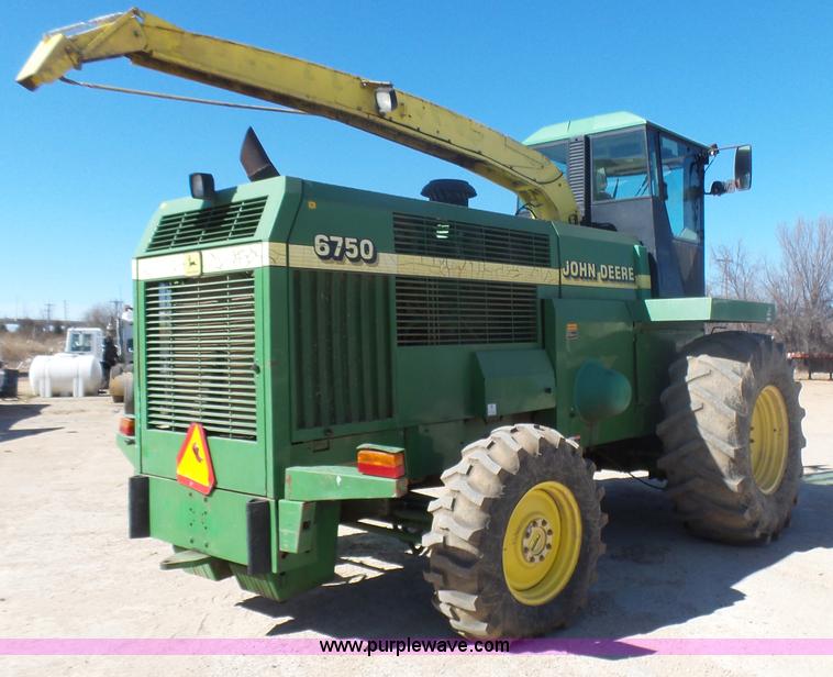 image for item L5409 1998 John Deere 6750 forage harvester