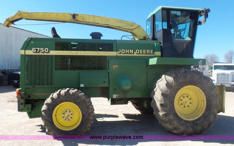 image for item L5409 1998 John Deere 6750 forage harvester