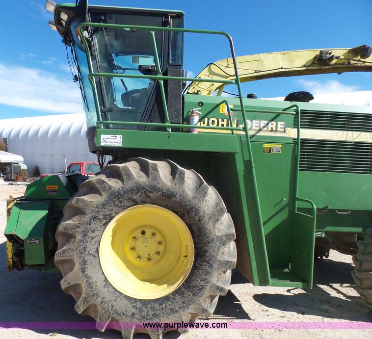 image for item L5409 1998 John Deere 6750 forage harvester