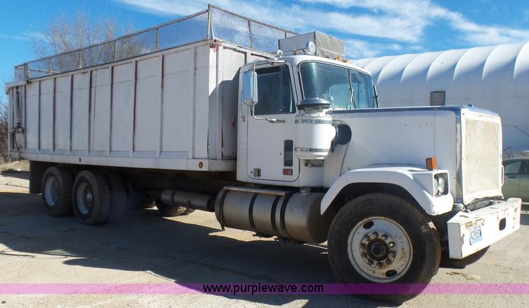 image for item L5410 1979 GMC General grain/silage truck