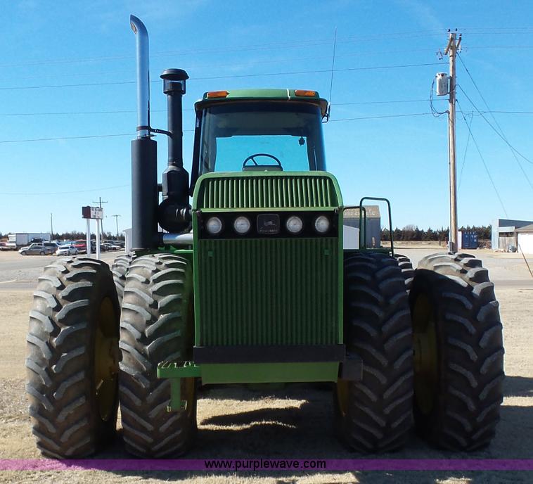 image for item L6145 1993 John Deere 8770 4WD tractor