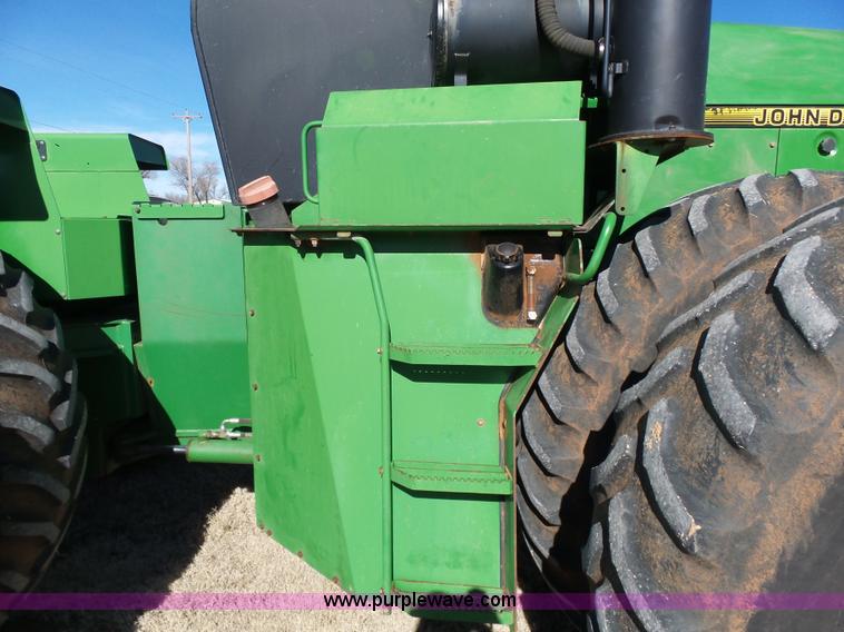 image for item L6145 1993 John Deere 8770 4WD tractor