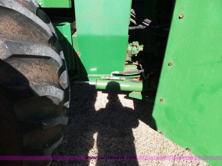 image for item L6145 1993 John Deere 8770 4WD tractor