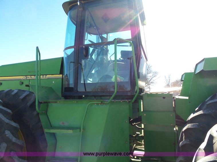 image for item L6145 1993 John Deere 8770 4WD tractor