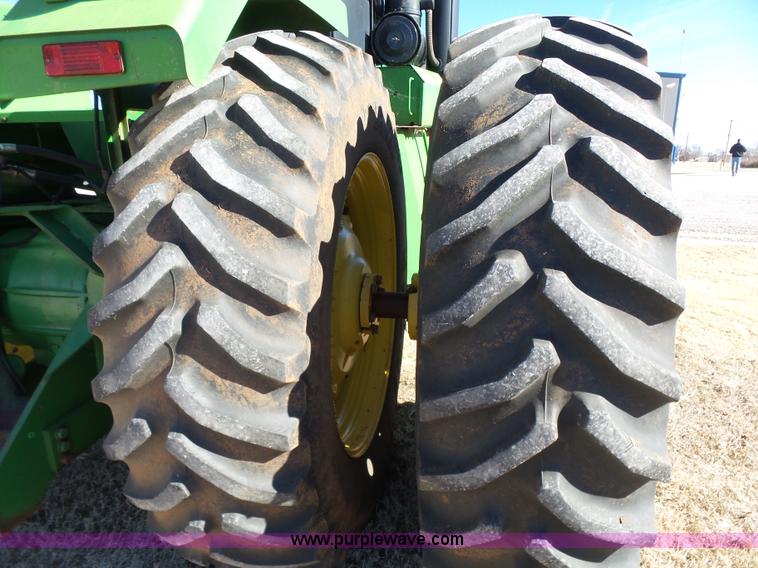 image for item L6145 1993 John Deere 8770 4WD tractor